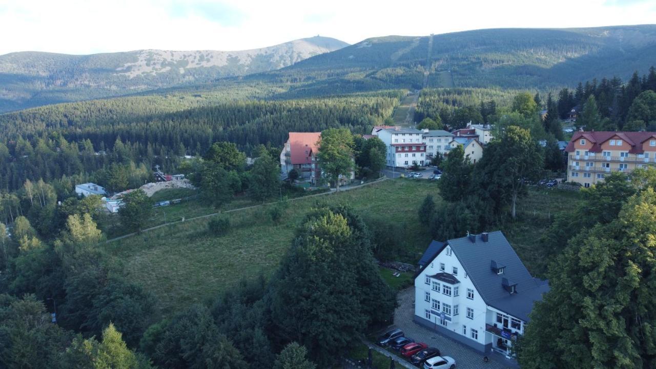 Lawendowy Dworek Bed and breakfast